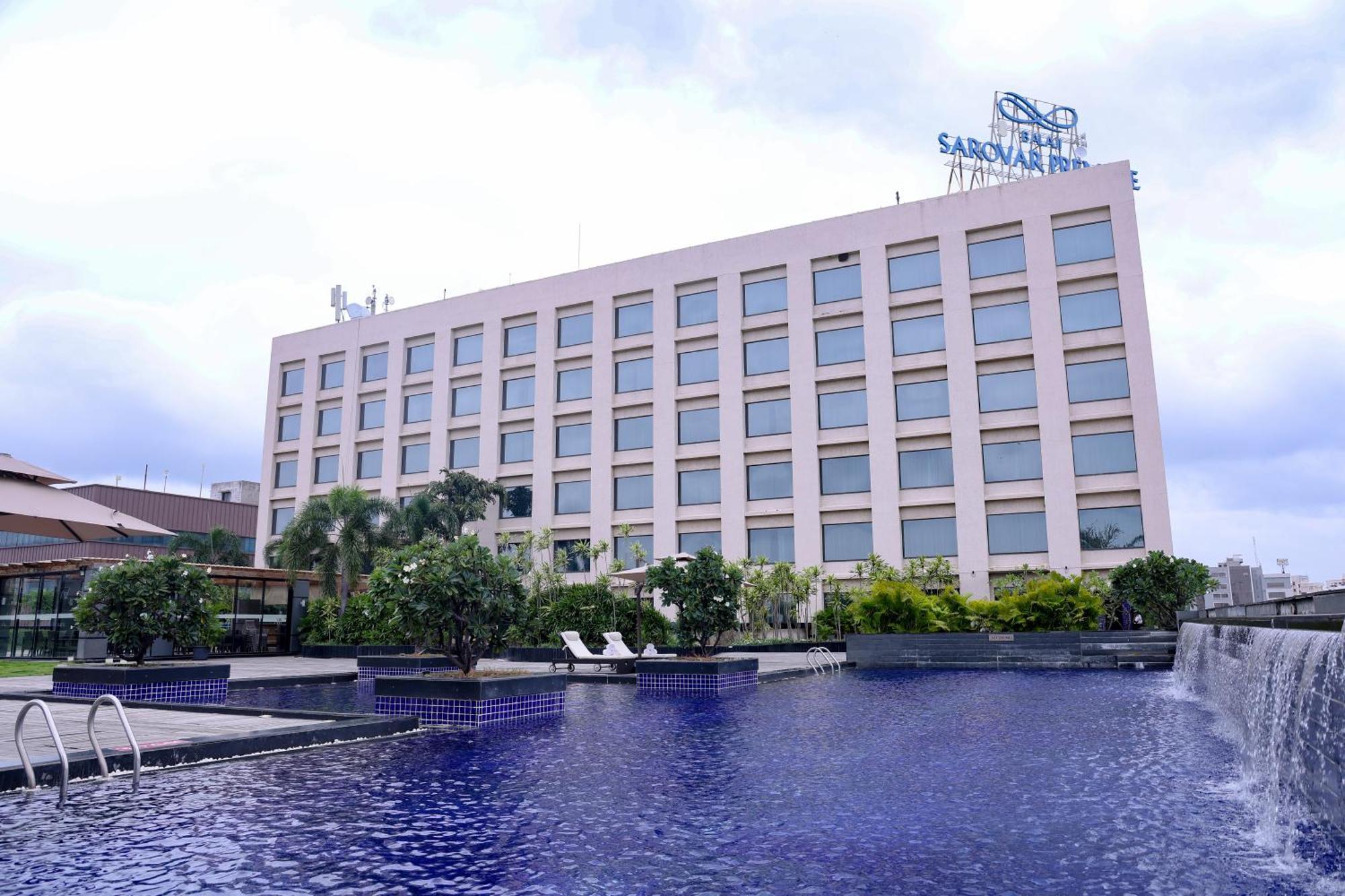 Balaji Sarovar Premiere Solapur Exteriör bild