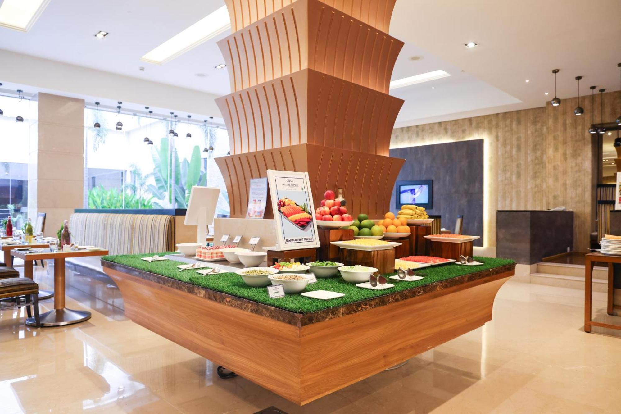 Balaji Sarovar Premiere Solapur Exteriör bild
