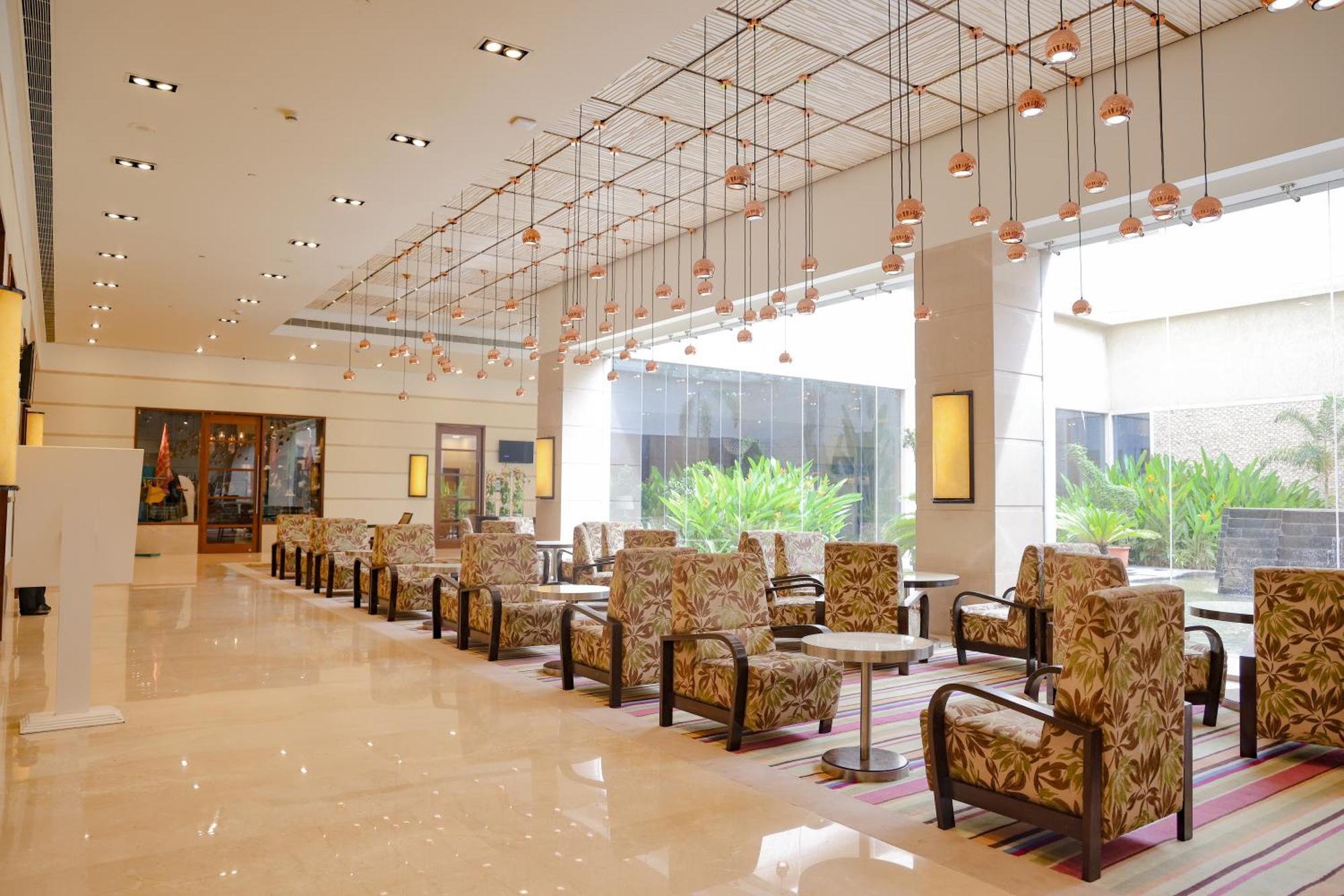 Balaji Sarovar Premiere Solapur Exteriör bild