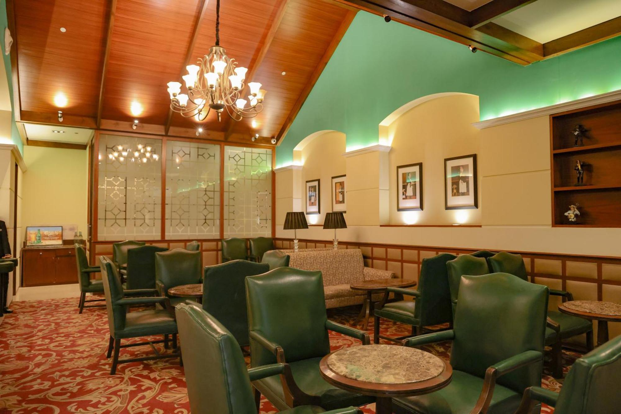 Balaji Sarovar Premiere Solapur Exteriör bild
