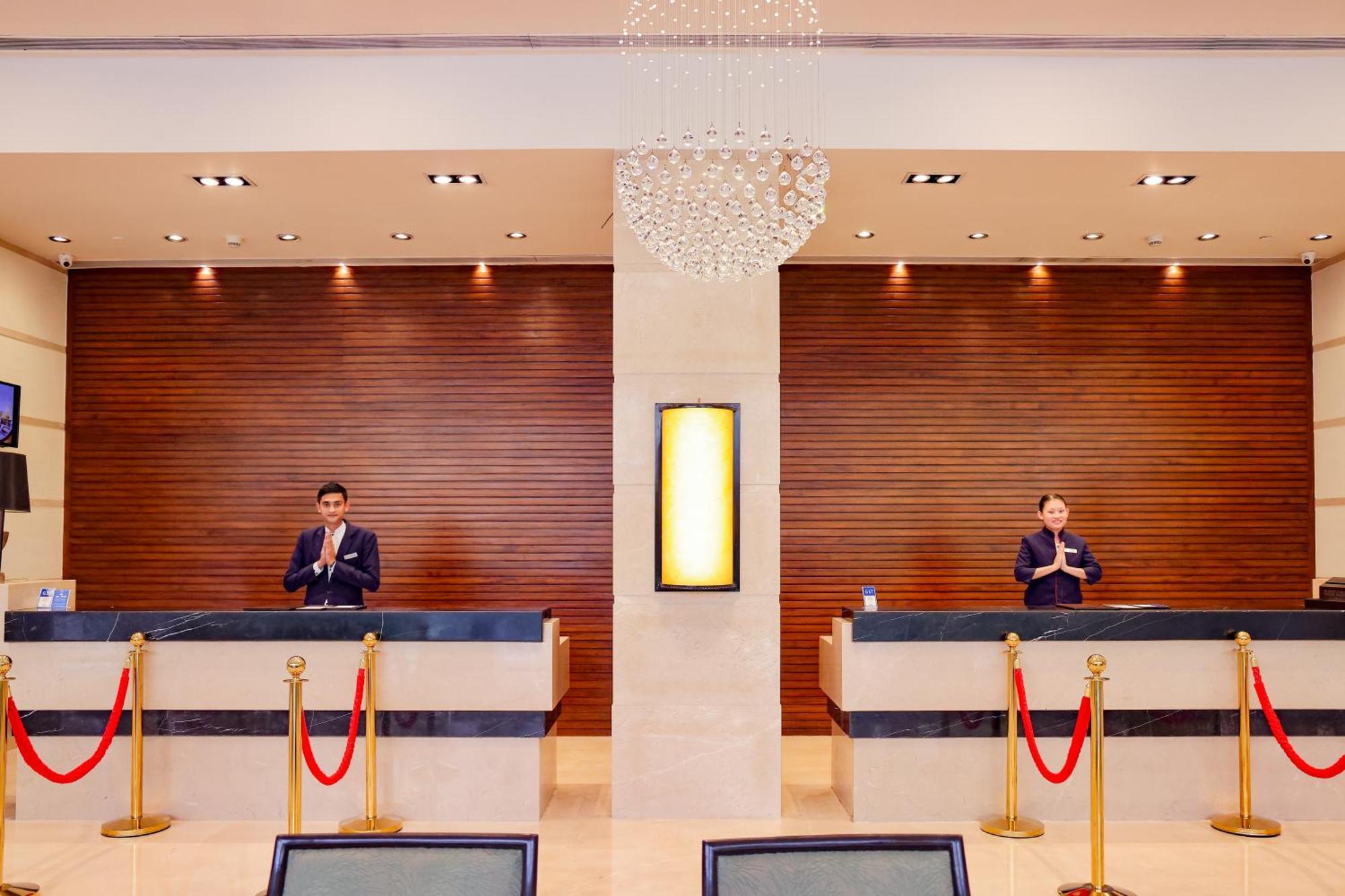 Balaji Sarovar Premiere Solapur Exteriör bild