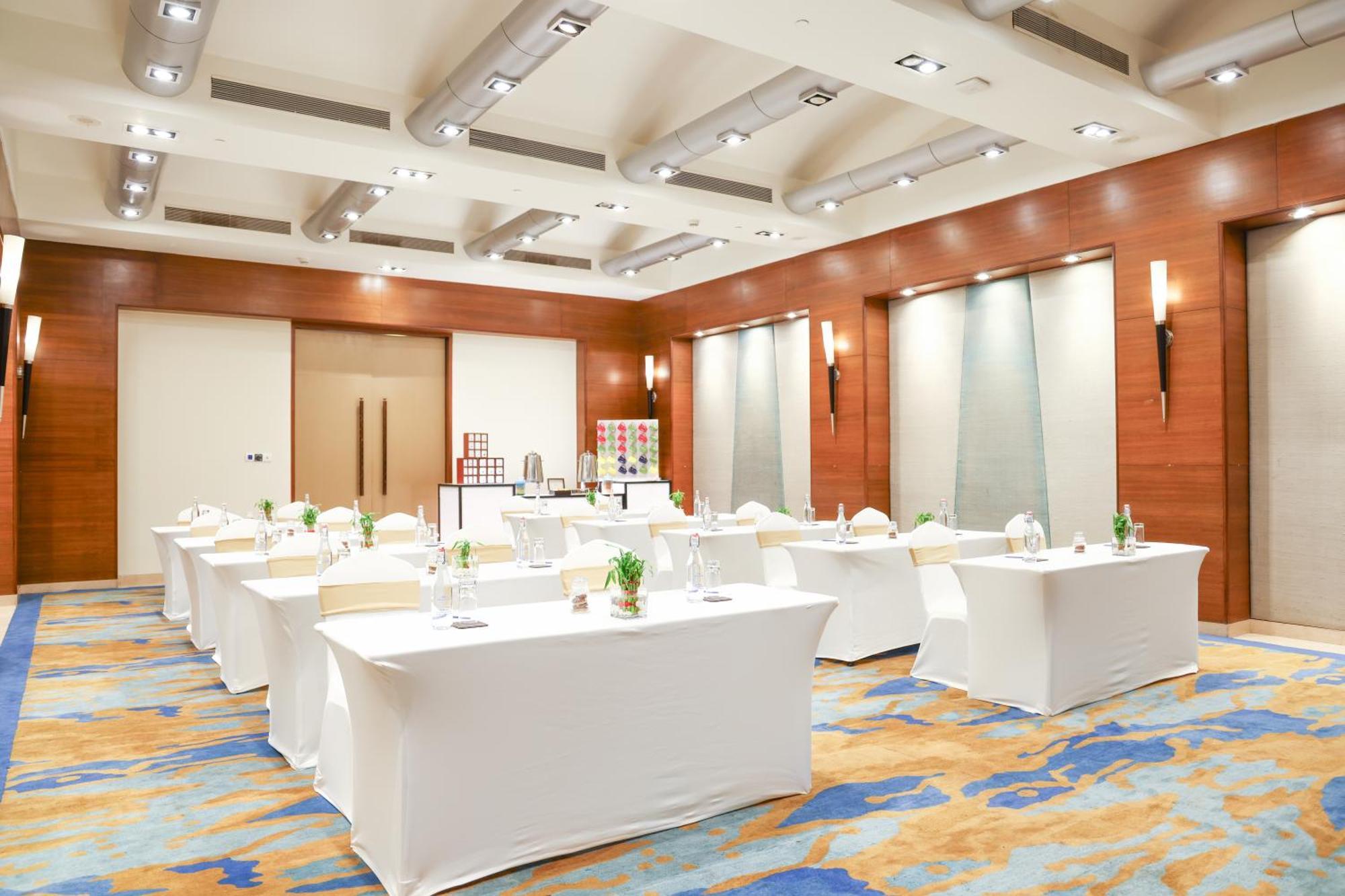 Balaji Sarovar Premiere Solapur Exteriör bild