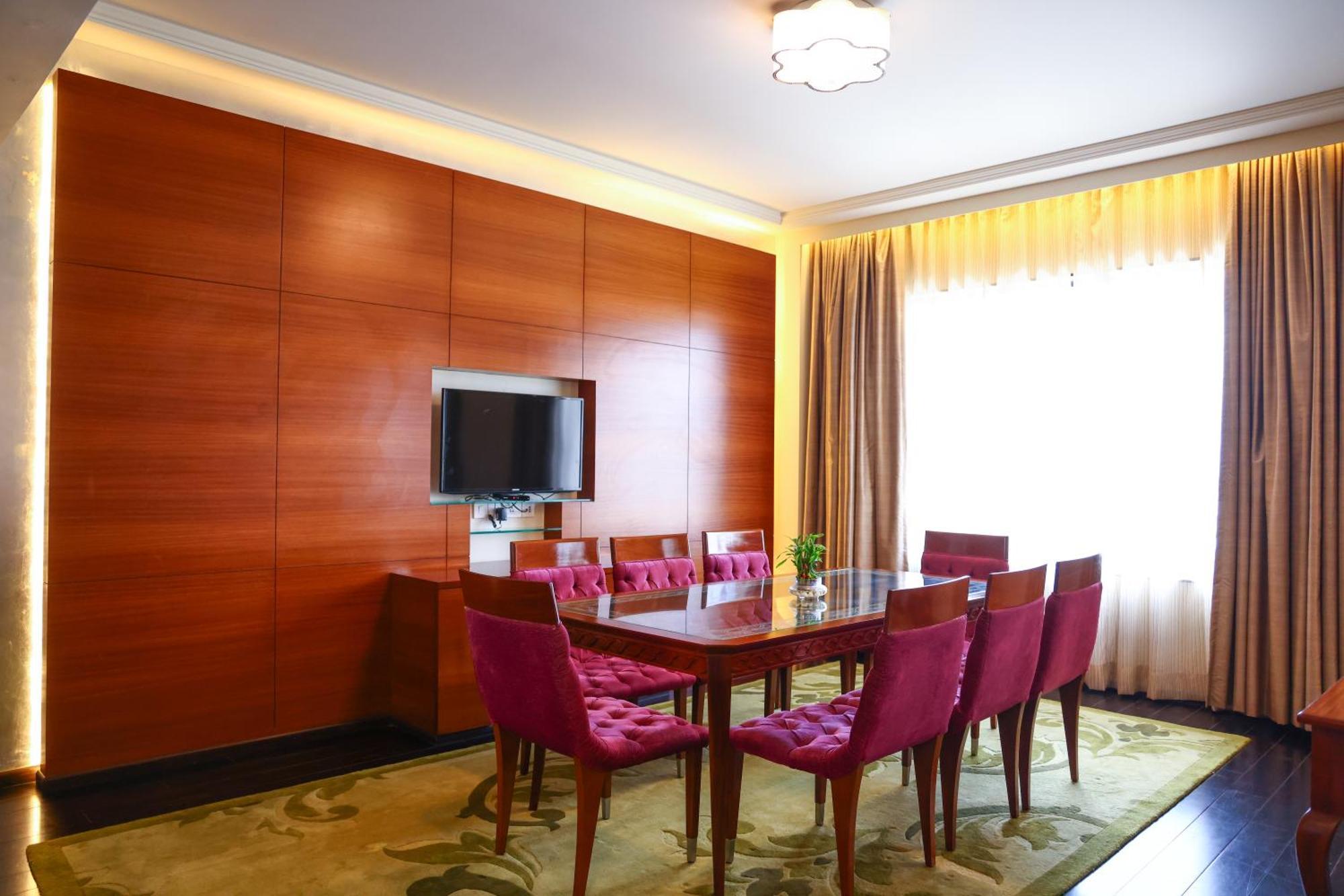 Balaji Sarovar Premiere Solapur Exteriör bild