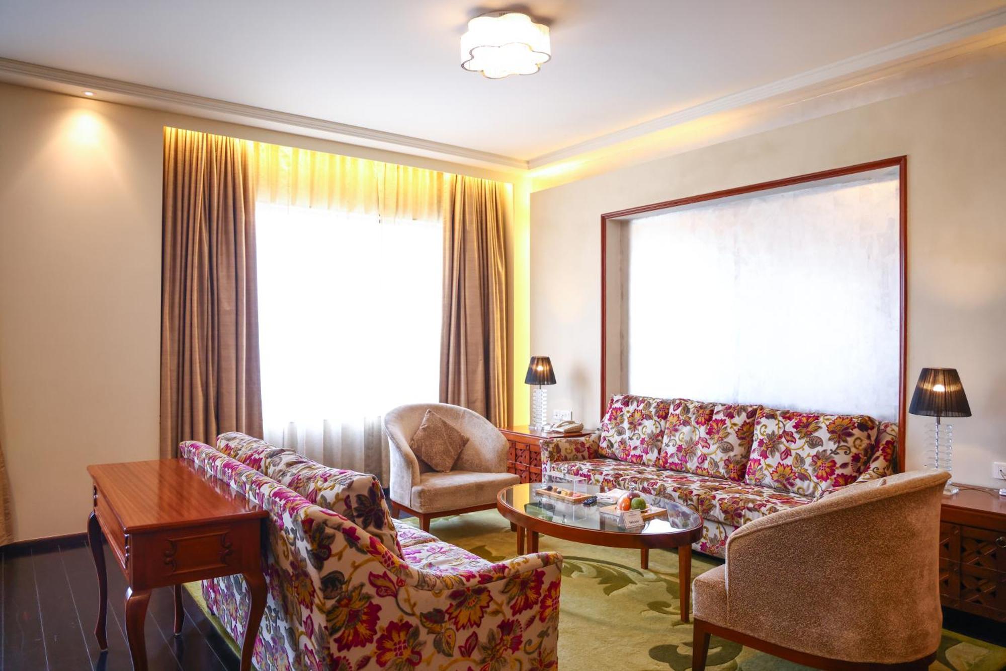 Balaji Sarovar Premiere Solapur Exteriör bild