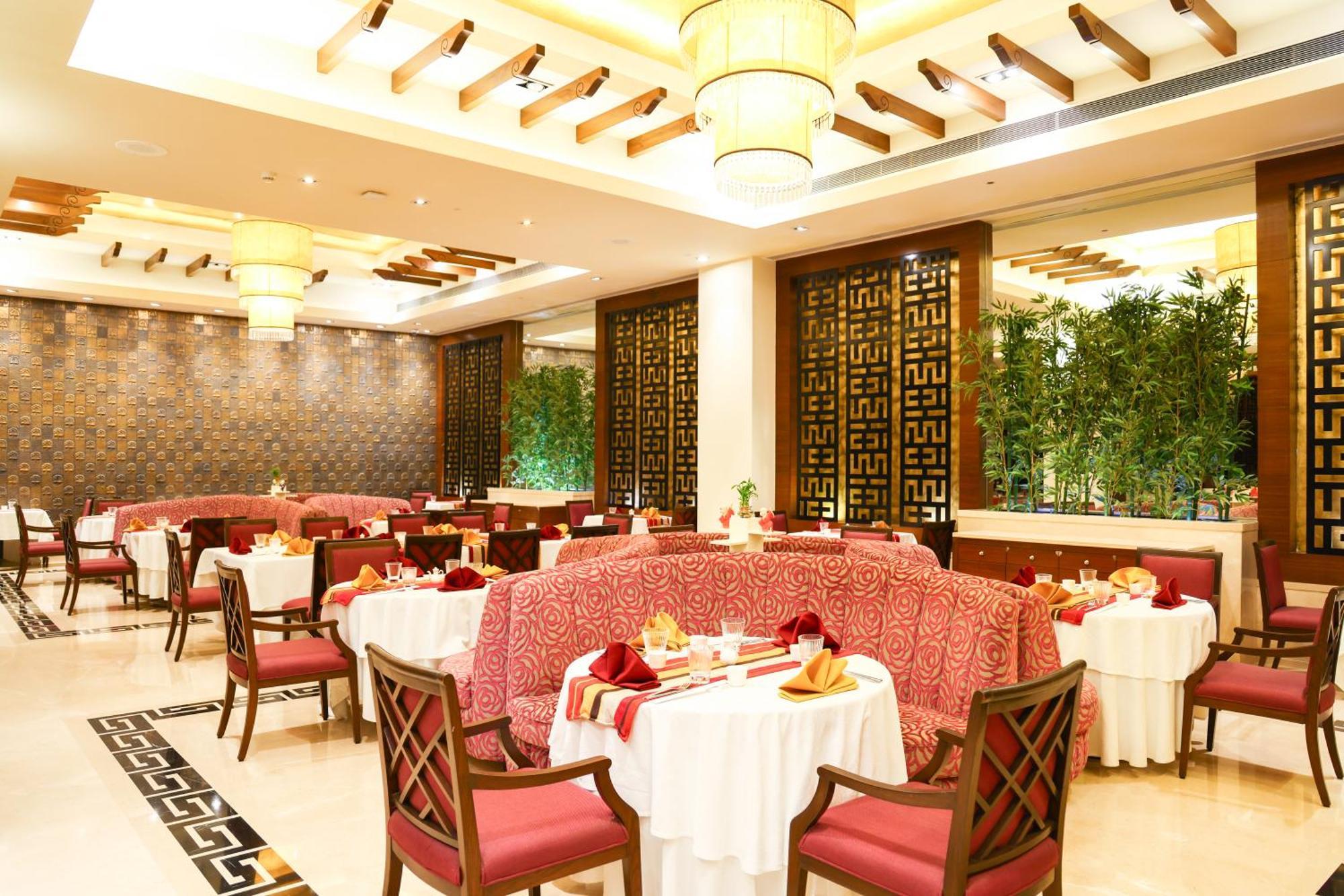 Balaji Sarovar Premiere Solapur Exteriör bild